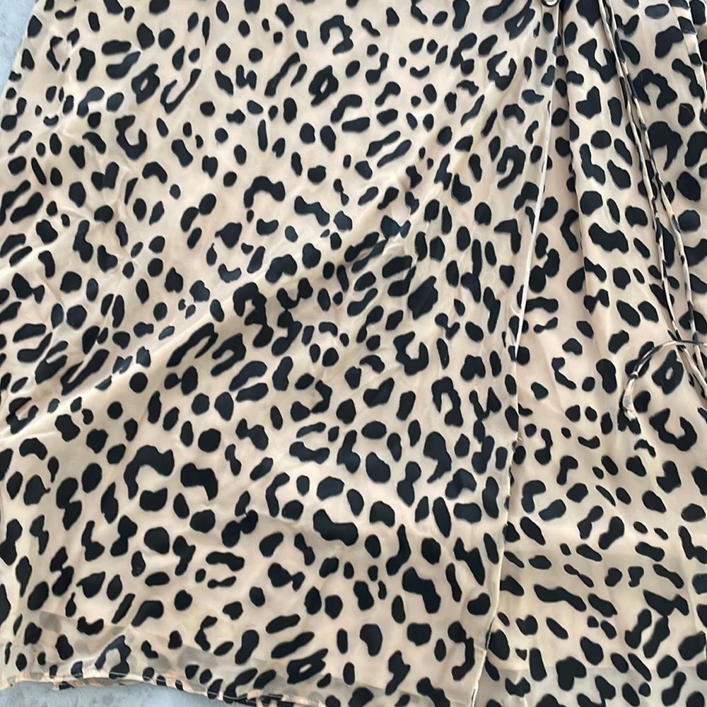 ALICE + OLIVIA cheetah print silk blend wrap dress puff sleeves lined size 6 - Picture 10 of 16